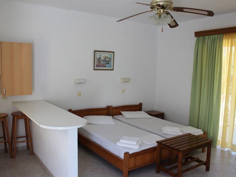 Eristos Beach Hotel Megálon Choríon Екстериор снимка