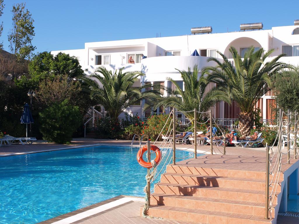 Eristos Beach Hotel Megálon Choríon Екстериор снимка