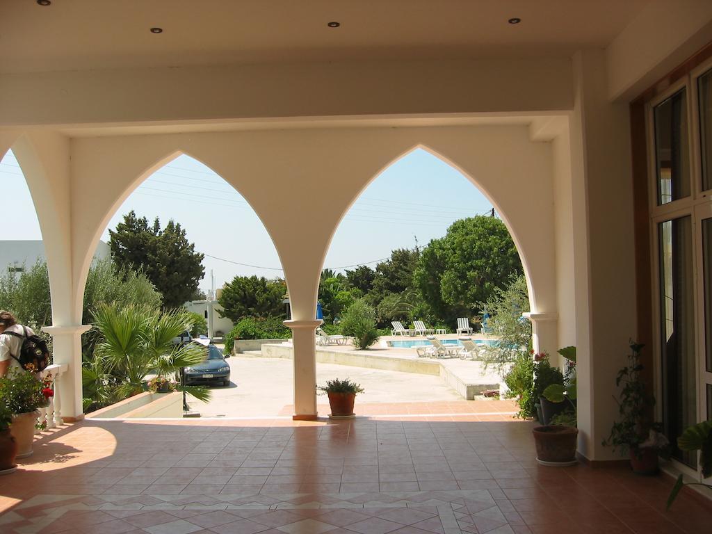 Eristos Beach Hotel Megálon Choríon Екстериор снимка