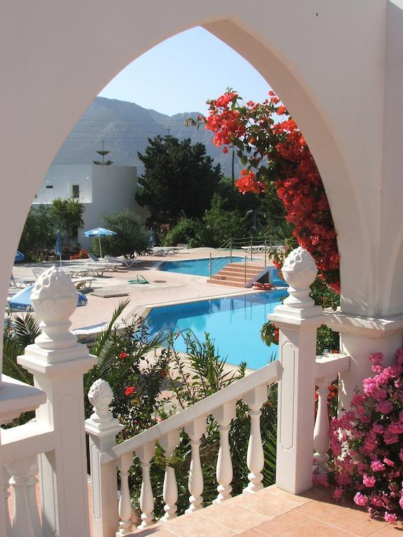 Eristos Beach Hotel Megálon Choríon Екстериор снимка