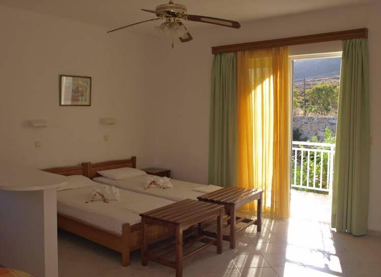 Eristos Beach Hotel Megálon Choríon Екстериор снимка